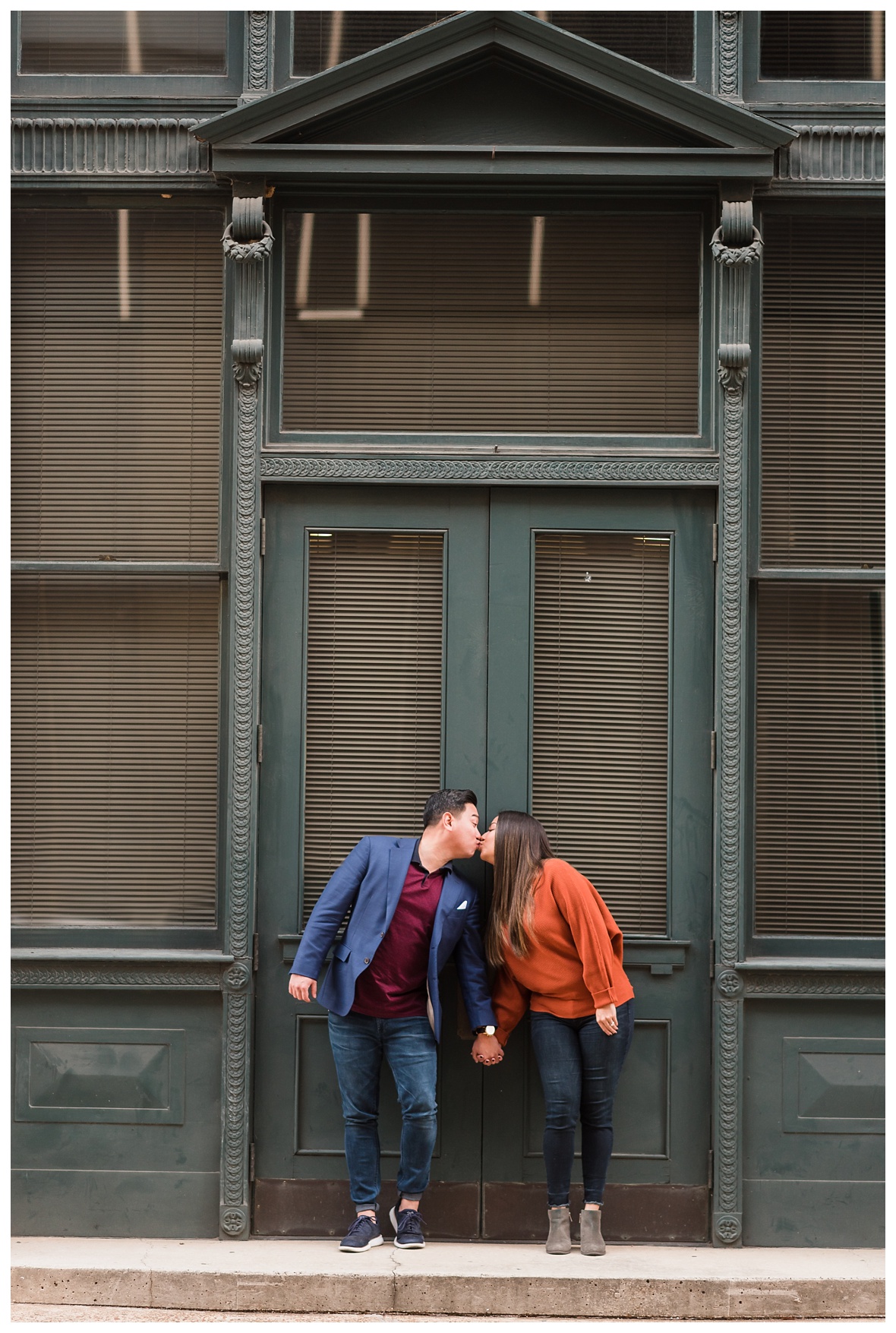 couple kisses on stoop in chattanooga