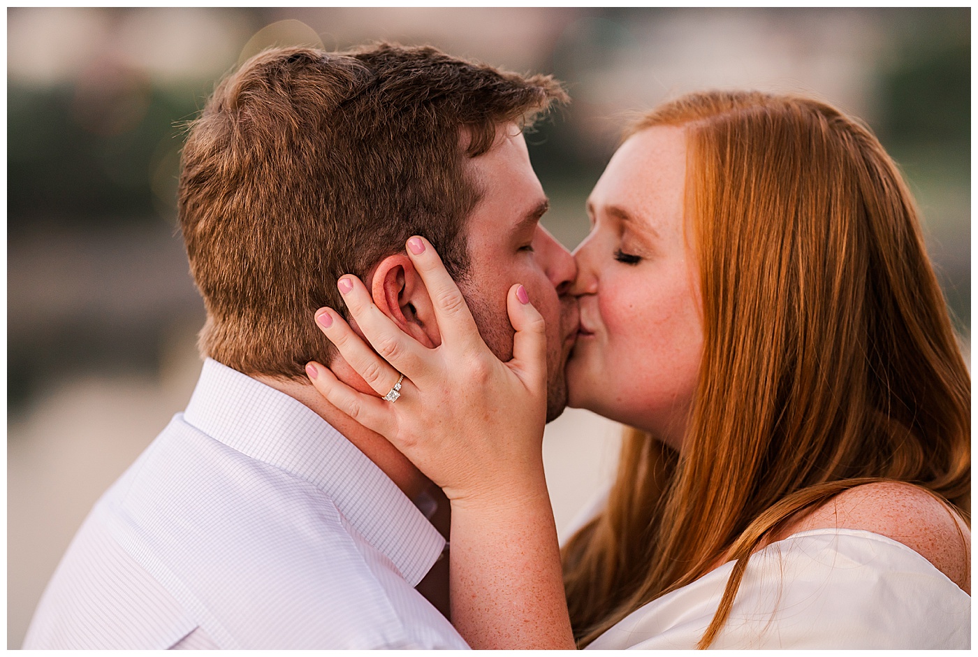Kissing Couple Downtown Chattanooga