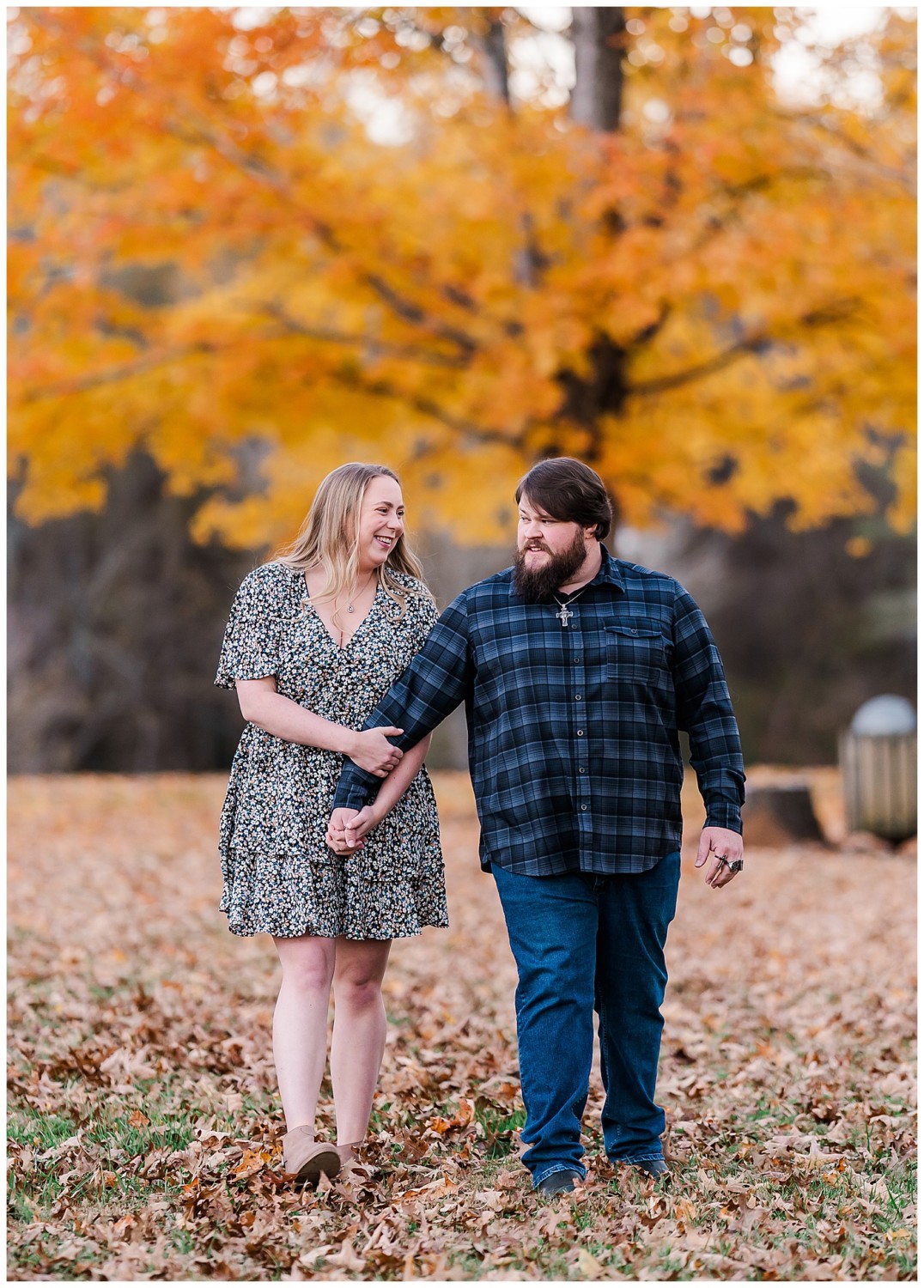Fall engagement couple