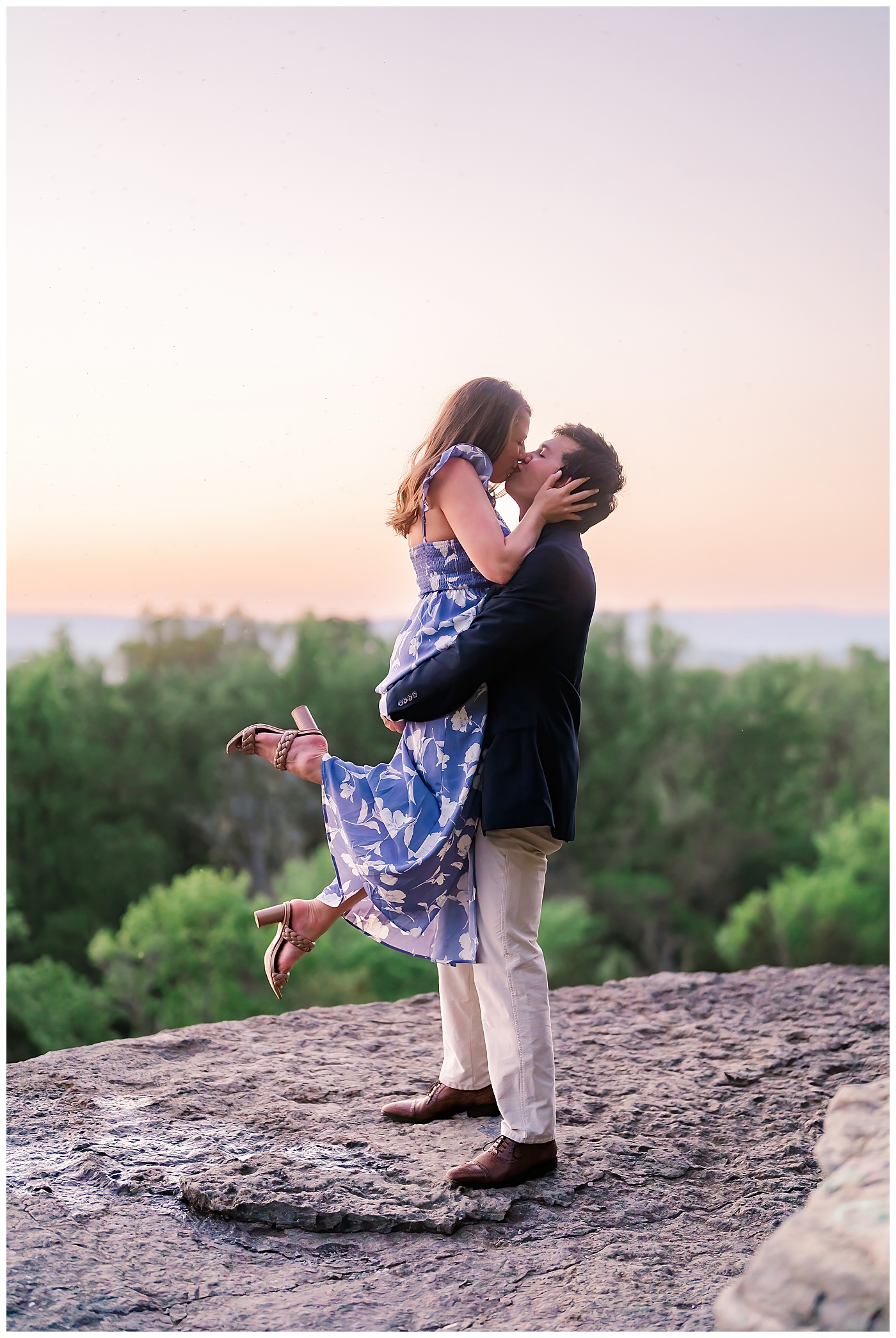 Chattanooga Engagement Lookout Mtn Kissing Couple
