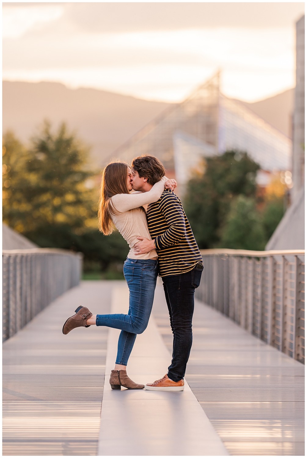 Downtown Chattanooga Kissing Couple Engagement