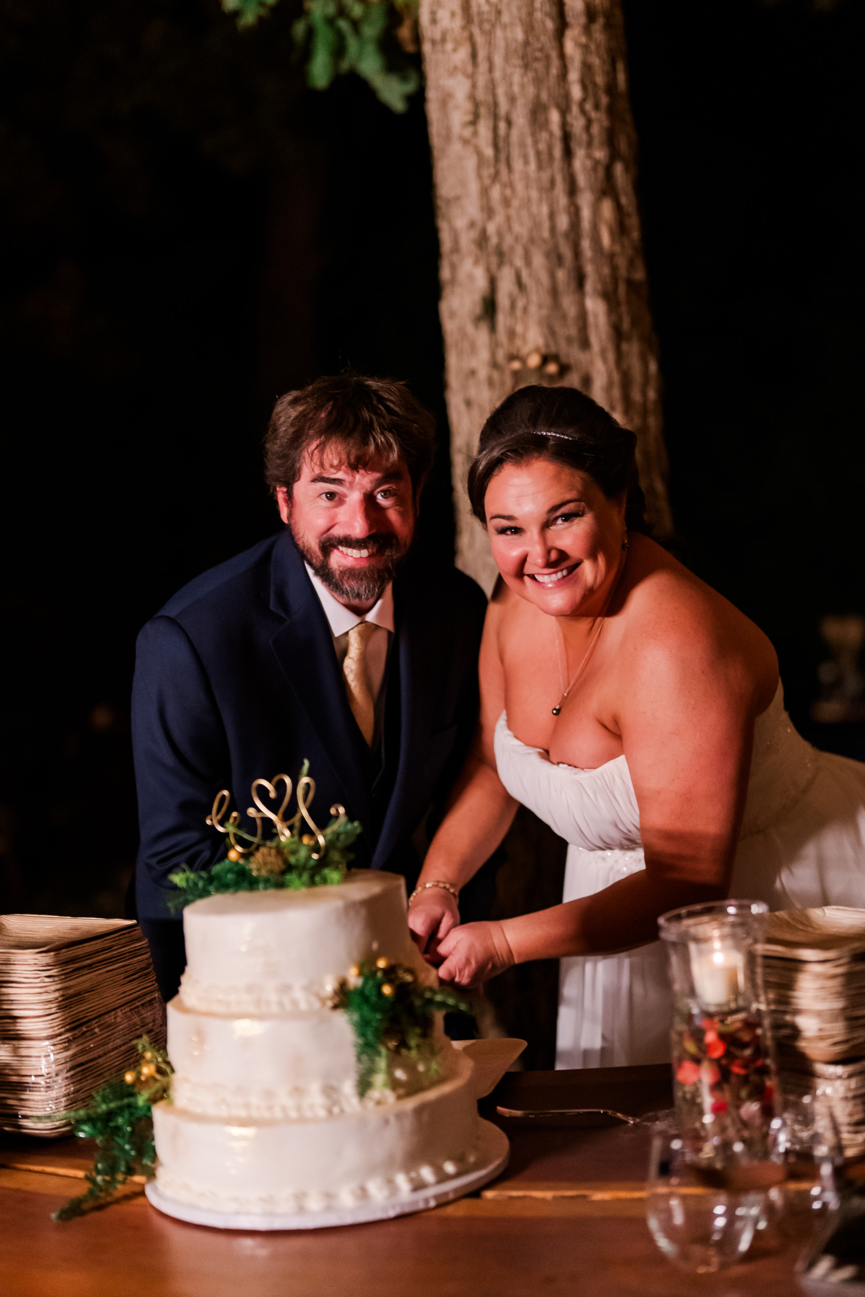 Cake Cutting A Tennessee Wedding