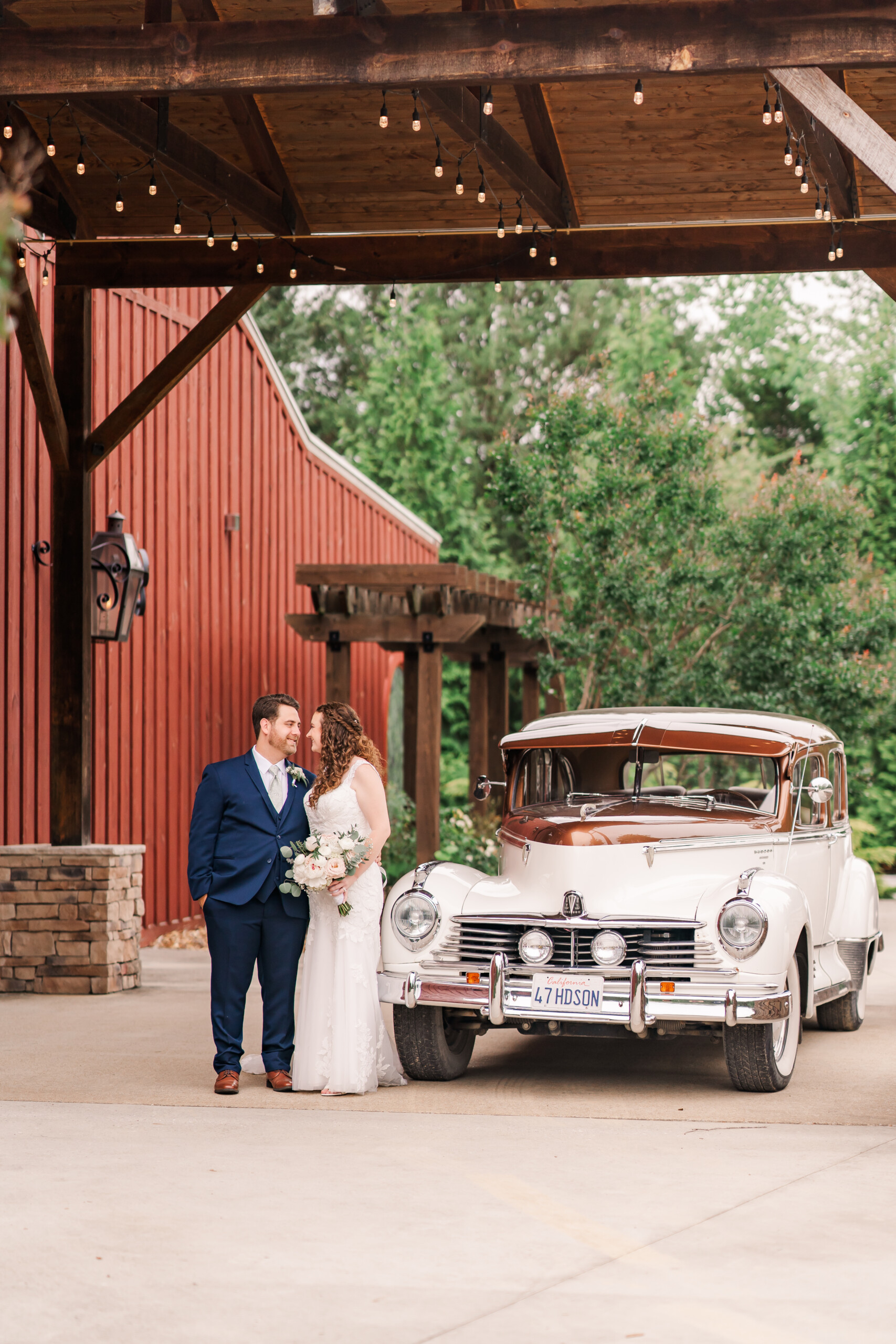 Vineyard Hall Wedding Bride and Groom 